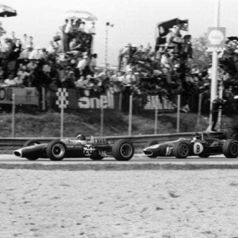 A Monza, Dan Gurney ne peut rivaliser avec Jim Clark qui réalise une de ses plus belles courses A Monza, Dan Gurney ne peut rivaliser avec Jim Clark qui réalise une de ses plus belles courses